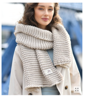 Długi szal z grubym splotem w kolorze kremowym